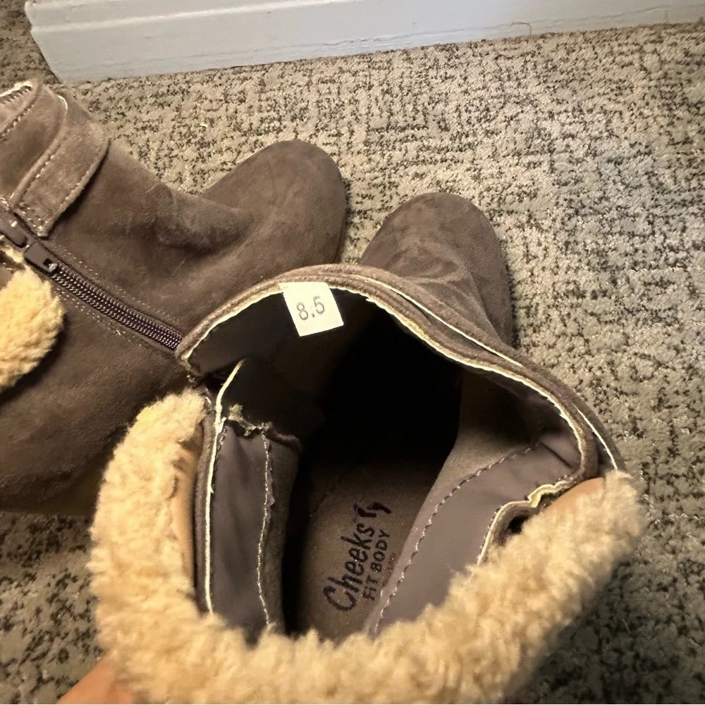 Cheeks Fit Body Tony Gray Wedge Ankle Booties Size 8.5